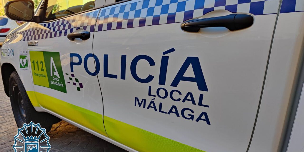 Dos policías y una médica salvan la vida a un hombre que se atragantaba en Málaga