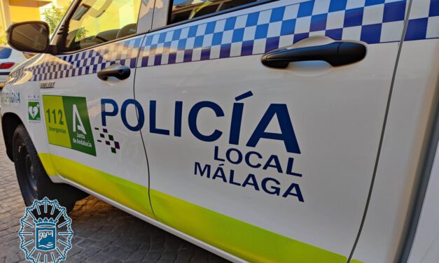 Dos policías y una médica salvan la vida a un hombre que se atragantaba en Málaga