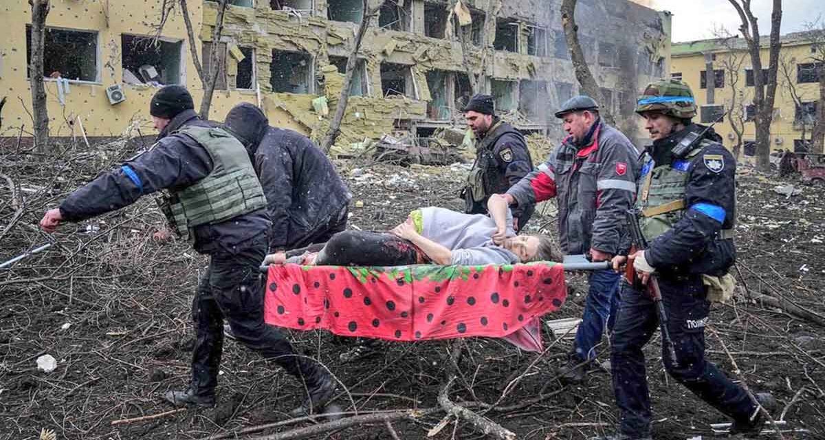 Mueren la embarazada y su bebé de la icónica imagen del bombardeo al hospital de Mariúpol