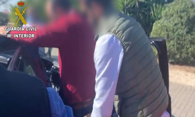 Detenidos en el mismo examen de conducir el dueño de una autoescuela y dos alumnos falsos