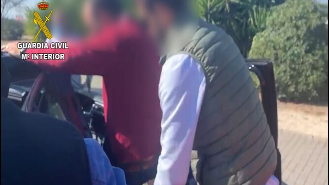 Detenidos en el mismo examen de conducir el dueño de una autoescuela y dos alumnos falsos