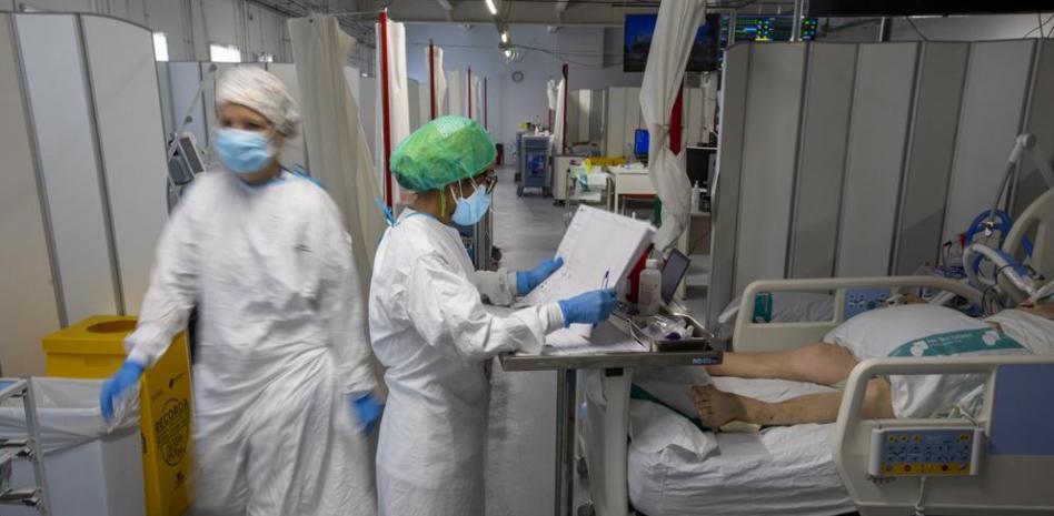 Andalucía sube en 38 hospitalizados hasta 690 y en tres pacientes en UCI hasta 90