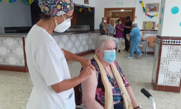 Aguirre defiende la cuarta dosis para residentes y mayores de 70 años