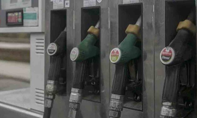 Las gasolineras aseguran "no estar preparadas" para descontar 20 céntimos por litro
