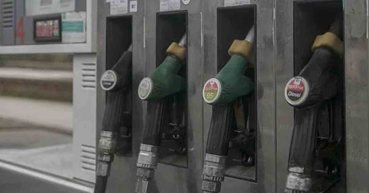 Las gasolineras aseguran "no estar preparadas" para descontar 20 céntimos por litro