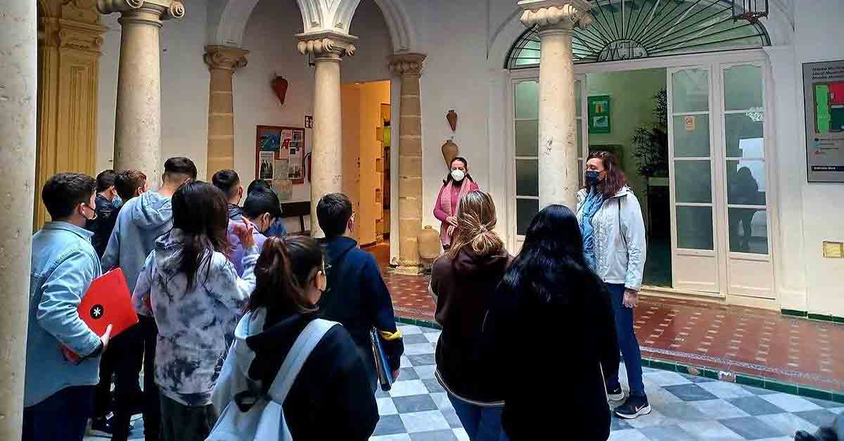 Alumnos del IES Pintor Juan Lara visitan el Museo Municipal