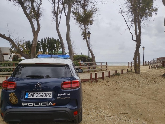 Escupe e insulta a los agentes de Policía que intentaban identificarla en Torremolinos