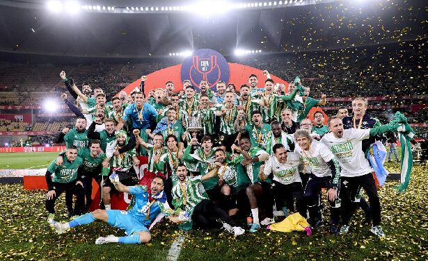 La fiesta del Real Betis: del estadio al Ayuntamiento de Sevilla, Catedral y vuelta a casa