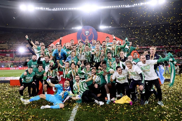 La fiesta del Real Betis: del estadio al Ayuntamiento de Sevilla, Catedral y vuelta a casa