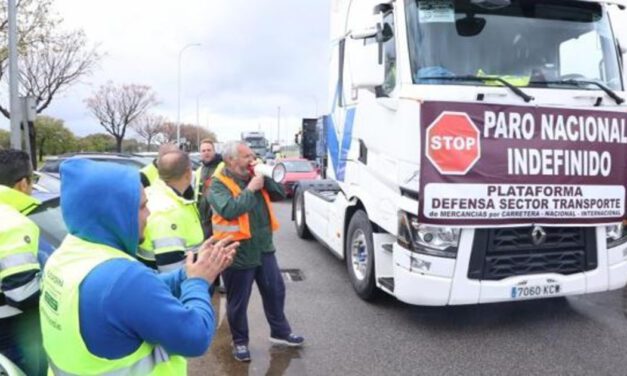La Junta vincula la subida del paro con la huelga de transporte