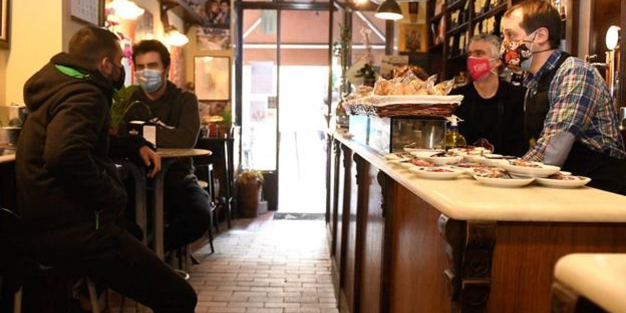 El Consejo de Ministros aprueba este martes el fin del uso de mascarilla en interiores