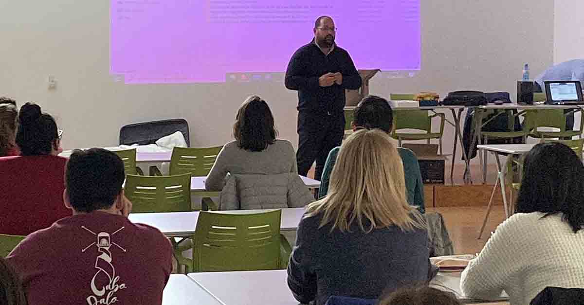 Inaugurado el curso "Cuidando de los cuidadores- Auxiliar de Ayuda a Domicilio"