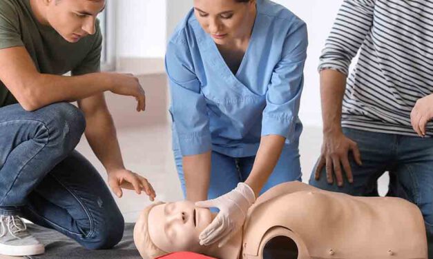 Juventud organiza un curso de formación de primeros auxilios, salvamento y socorrismo