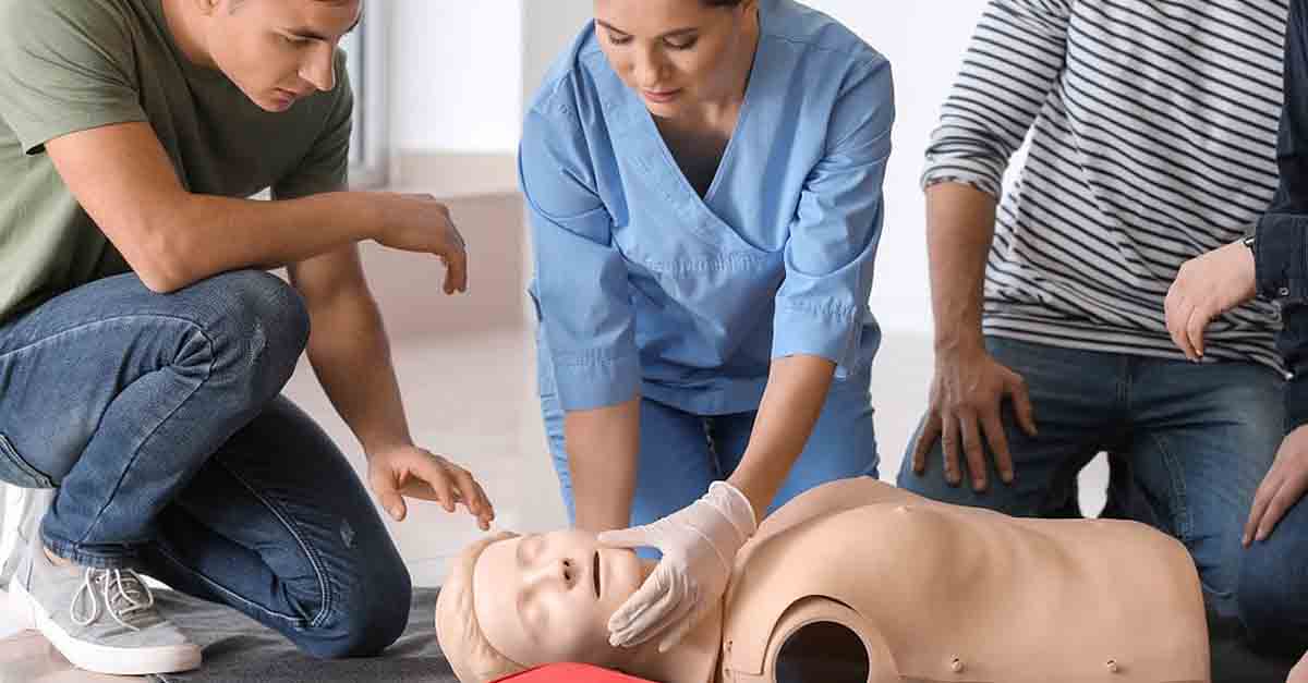 Juventud organiza un curso de formación de primeros auxilios, salvamento y socorrismo