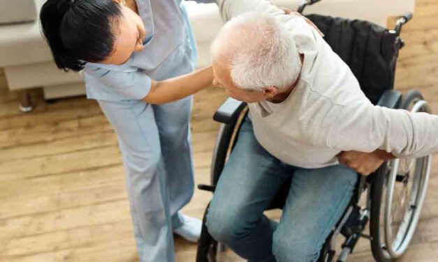 La presidenta del comité de empresa de Ayuda a Domicilio acusa a Ángel M. González de divulgar una noticia falsa