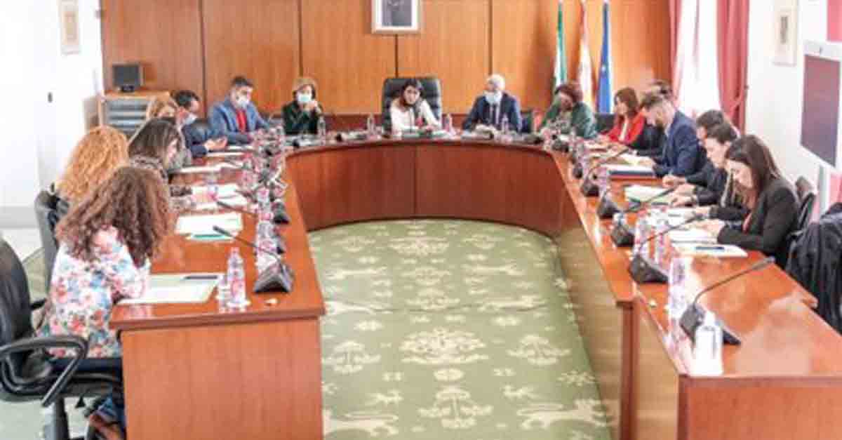 La mascarilla también deja de ser obligatoria en el Parlamento andaluz