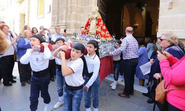Los colegios Espíritu Santo y Las Esclavas sacan sus pasos este Viernes de Dolores