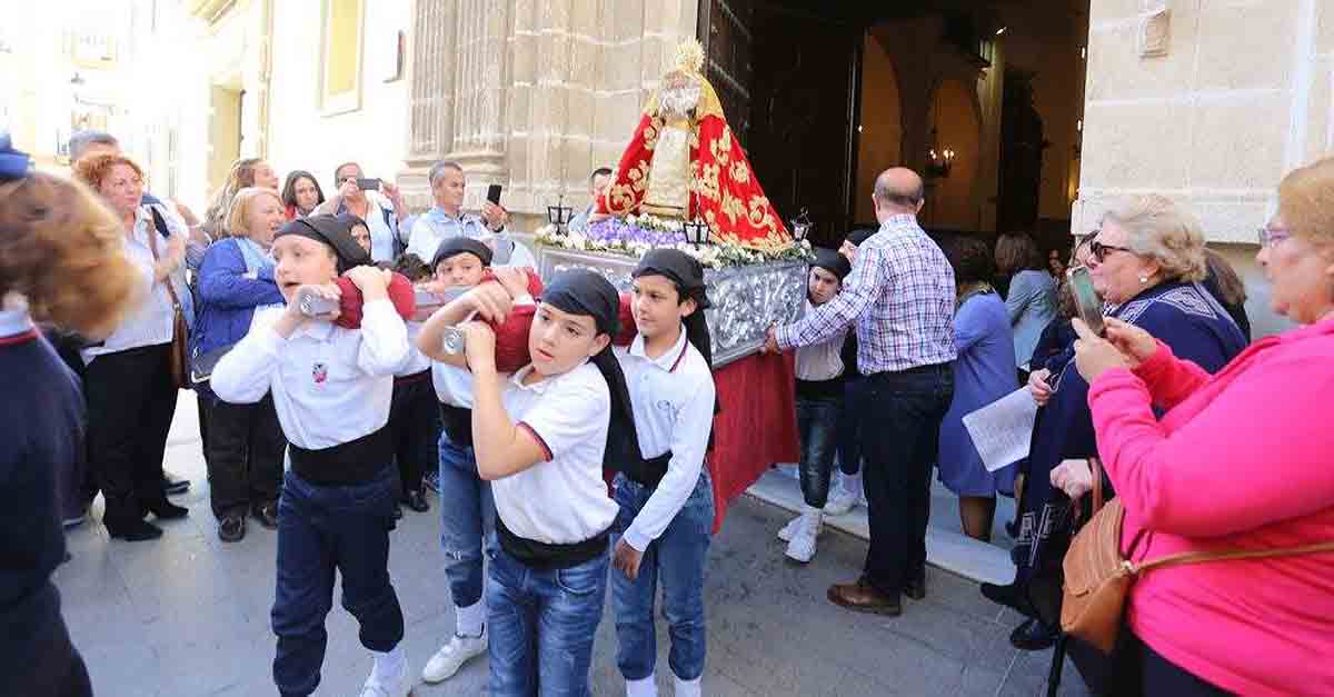 Los colegios Espíritu Santo y Las Esclavas sacan sus pasos este Viernes de Dolores