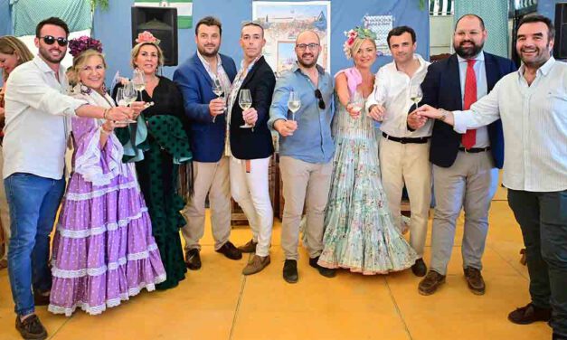 El PP de El Puerto celebra un encuentro con los medios de comunicación en su caseta