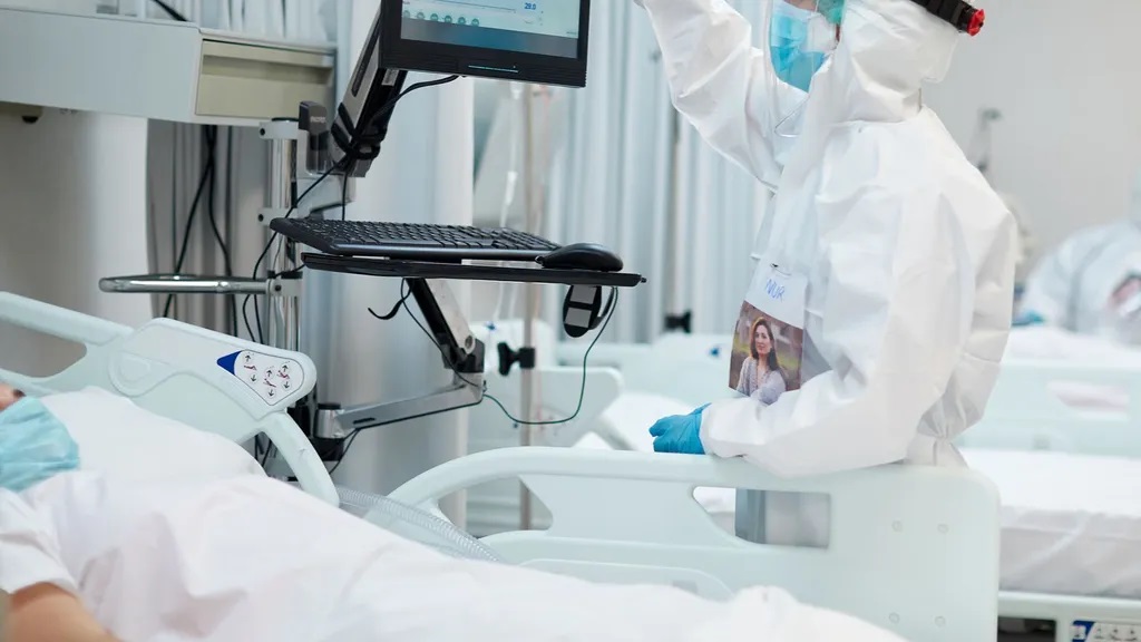 El presidente de los inmulógos: En dos o tres semanas habrá mucho impacto hospitalario