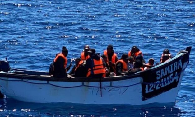 Detenidas tres personas que trasladaban a migrantes de Ceuta a la Península