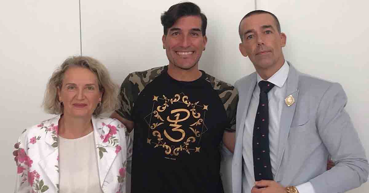 Pinto invita a saltar a la comba en el pabellón Jóvenes Portuenses disfrazados de Superhéroes