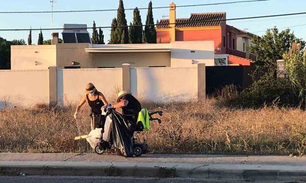 La dejadez de la Junta obliga a vecinos de la Cañada del Verdugo a desbrozar matorrales