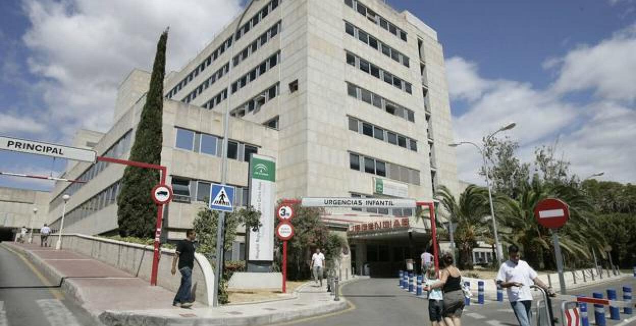 Fallece un niño de tres años tras caer en una piscina en Benalmádena