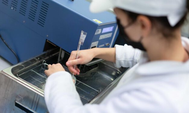 Los precios industriales crecen en Andalucía un 55,9% interanual en julio y bajan un 1,7%