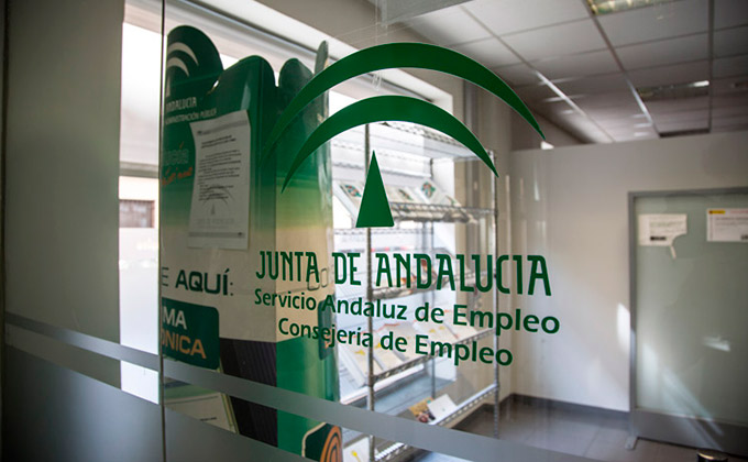El desempleo baja en 2.263 personas en Andalucía en julio