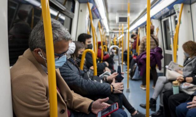 Aguirre propondría a Sanidad eliminar ya las mascarillas en transportes públicos