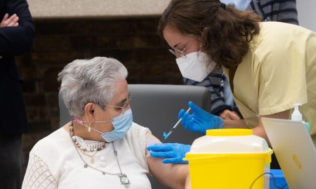 La vacunación de la cuarta dosis de la covid empieza el 26 de septiembre