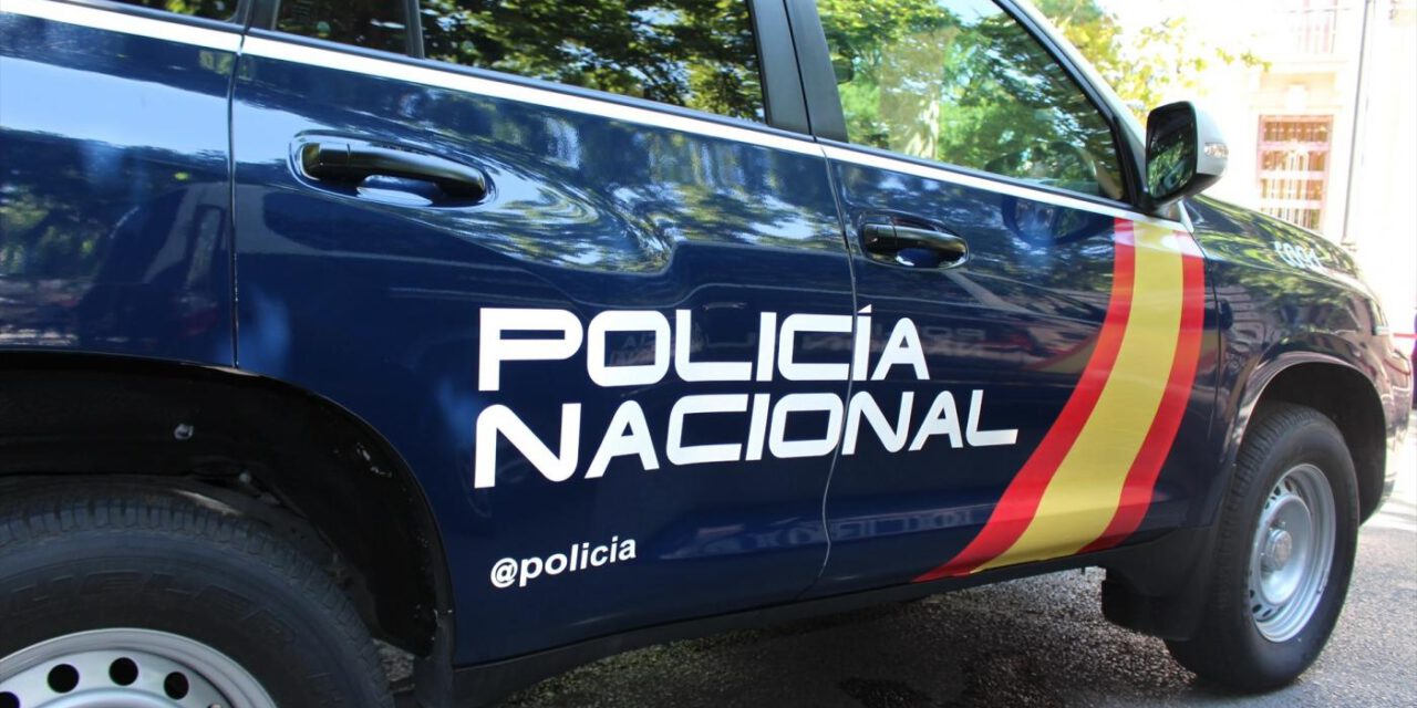 Detenido por golpear a su madre y amenazar a los viandantes con un machete en Cádiz