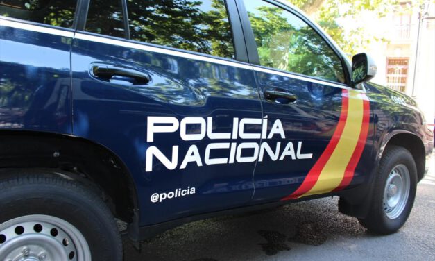 Detenido por golpear a su madre y amenazar a los viandantes con un machete en Cádiz