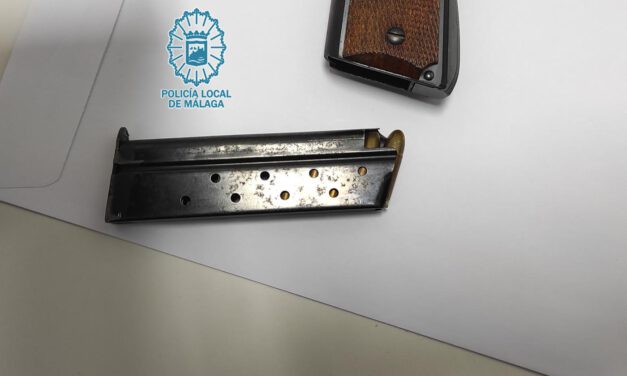 Lo pillan conduciendo ebrio y drogado en Málaga y le incautan un arma y cocaína