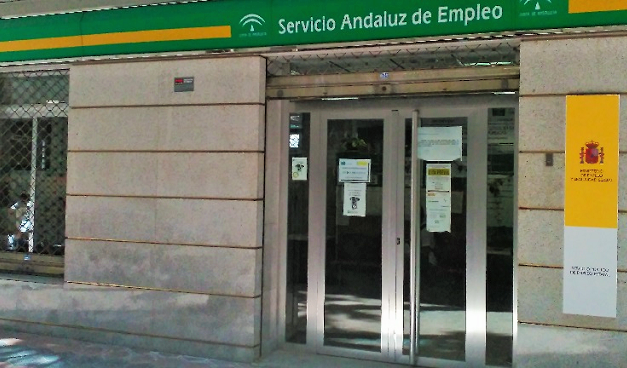 El paro sube en 15.000 personas de julio a septiembre y se crean 2.100 empleos