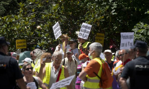Pensionistas andaluces y de otras CCAA protestan en Madrid en defensa de salarios "dignos"