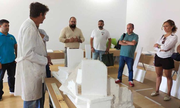 15 personas se forman en el curso "Técnicas de Construcción de Belenes"