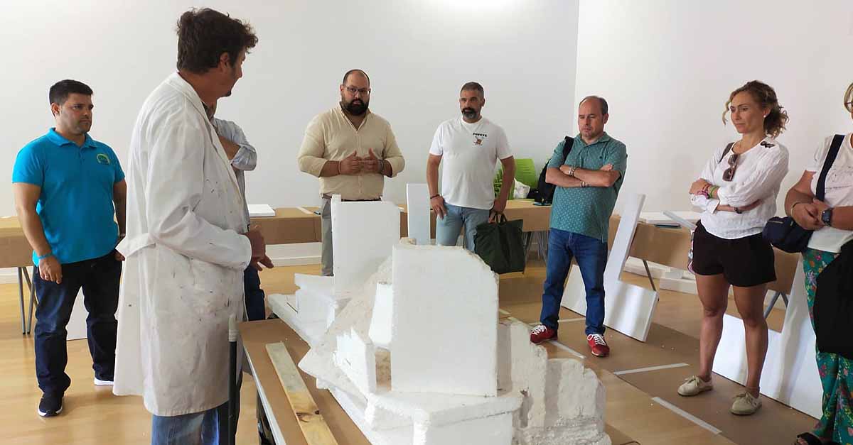 15 personas se forman en el curso "Técnicas de Construcción de Belenes"