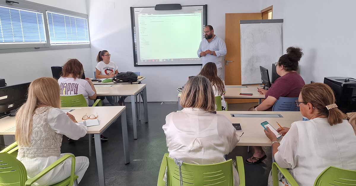 Inaugurado el curso "Tu móvil, una herramienta de utilidad diaria"