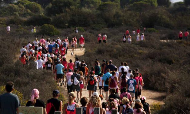 Más de mil personas se dan cita en Los Toruños por la VI Marcha Rosa