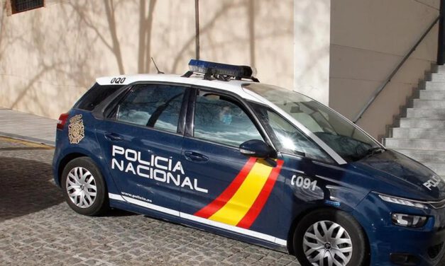 Una pareja deja solo a su bebé en la habitación de un hotel de Málaga para ir a cenar