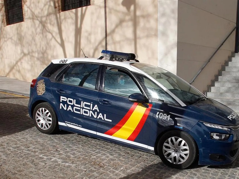 Una pareja deja solo a su bebé en la habitación de un hotel de Málaga para ir a cenar