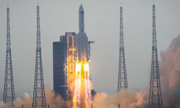 La reentrada no controlada de un cohete chino cierra varios aeropuertos