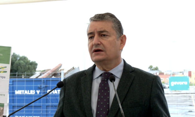 Sanz recuerda que "la época de los recortes en Sanidad es pasado y fue con el PSOE"