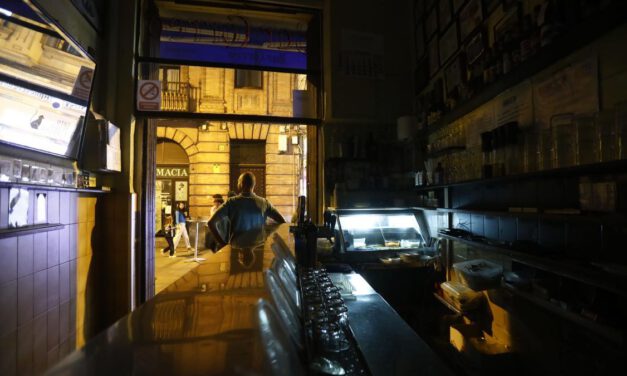 Unánime apagón de la hostelería andaluza por el disparatado precio de la luz