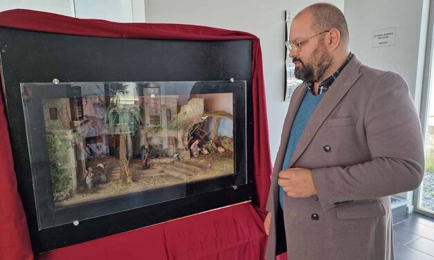El Centro Cívico se une a la Navidad con dioramas realizados por la Asociación de Belenistas Ángel Martínez