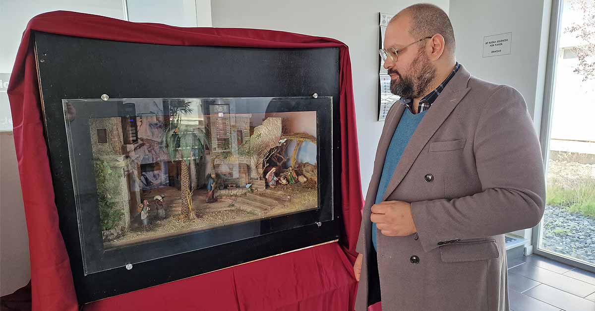 El Centro Cívico se une a la Navidad con dioramas realizados por la Asociación de Belenistas Ángel Martínez
