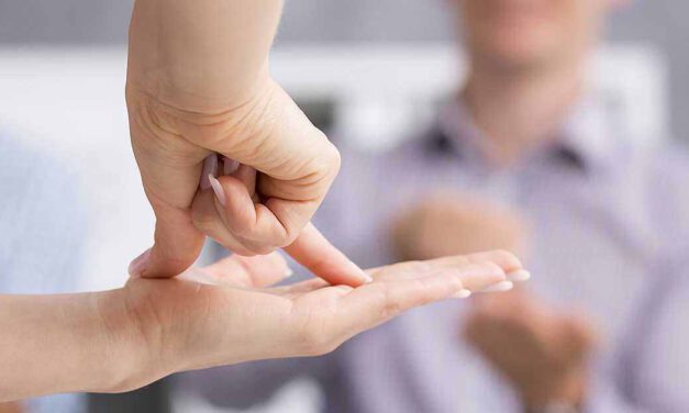 Juventud pone en marcha un curso de lengua de signos para impulsar la integración