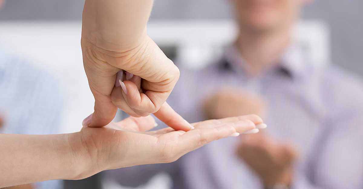 Juventud pone en marcha un curso de lengua de signos para impulsar la integración